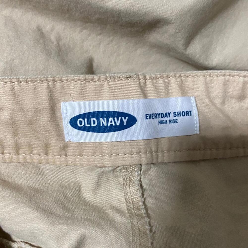 Old Navy Tan Khaki Women's Shorts Size 8 - Picture 3 of 4